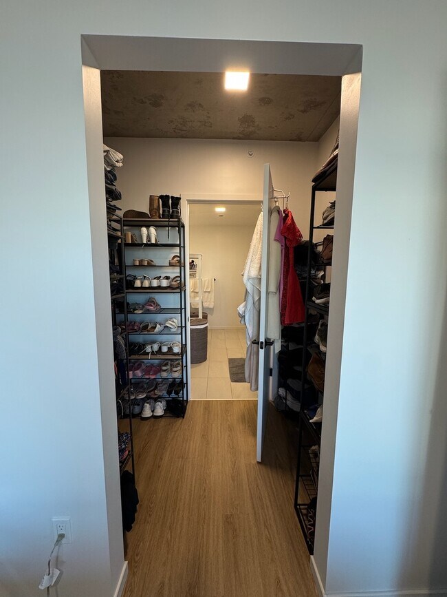 Building Photo - 225 N Elizabeth St