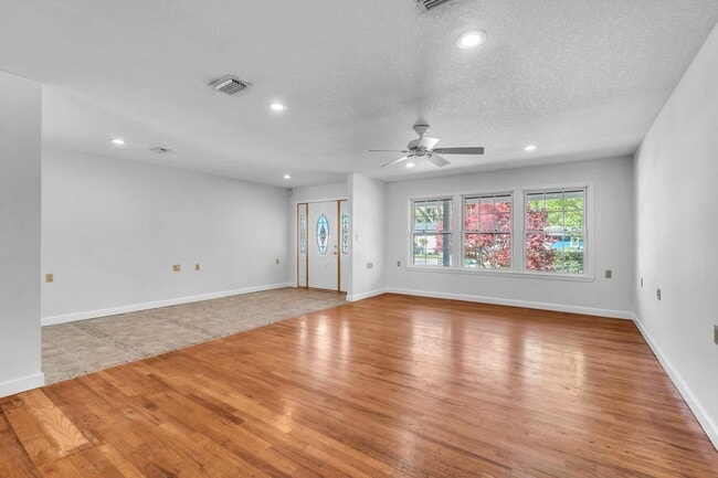 Building Photo - Charming home with large garage & attached...