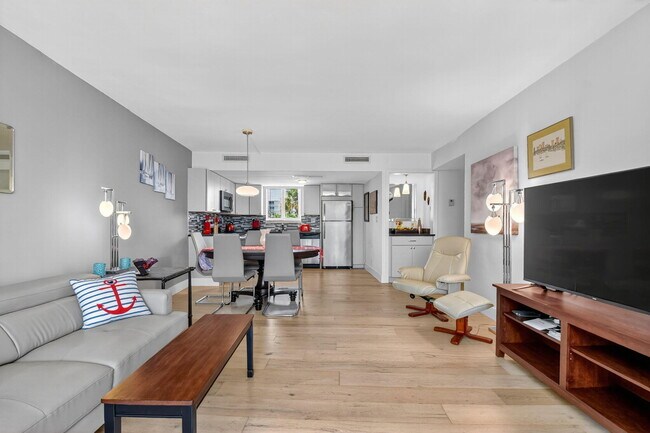 Building Photo - 2505 S Ocean Blvd