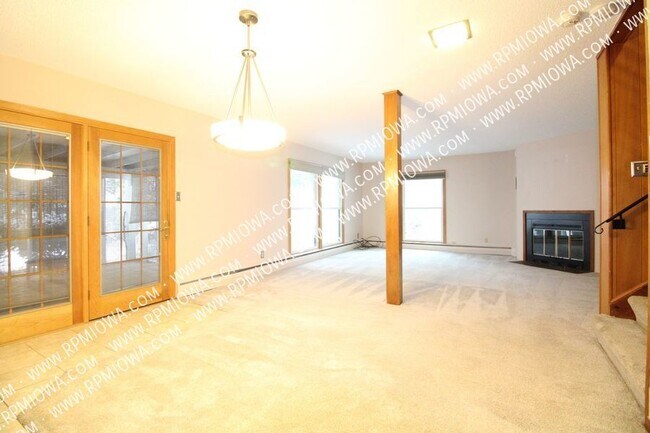 Building Photo - SCREENED PORCH!! 3 Bedroom, 1.5 Bath Home ...