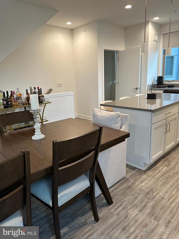 Building Photo - 3000 Birchview Walk
