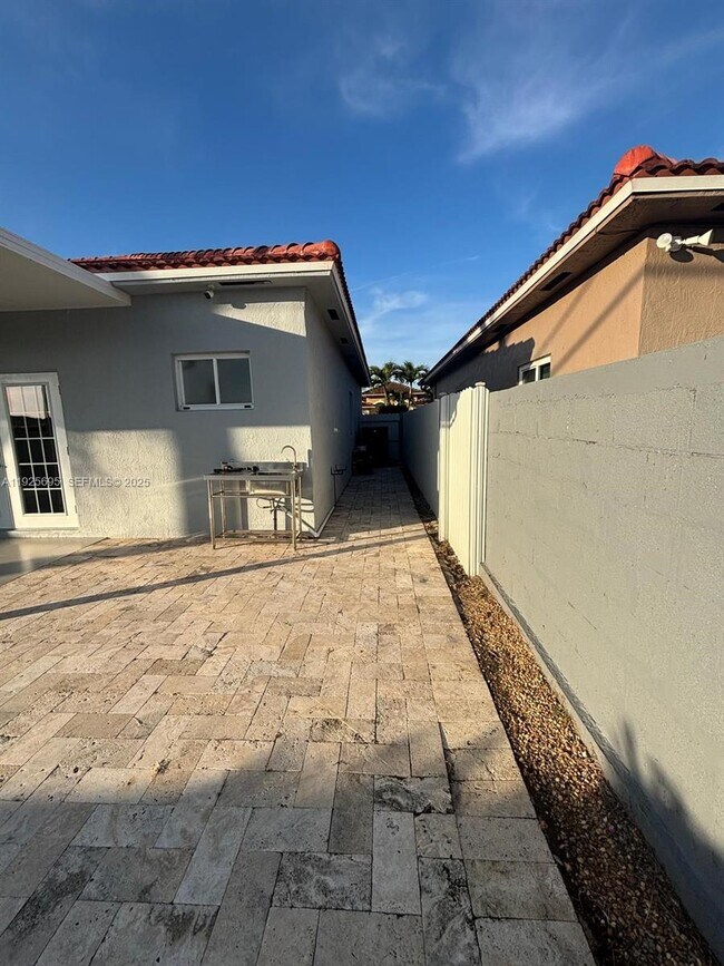 Building Photo - 16124 SW 55th Terrace