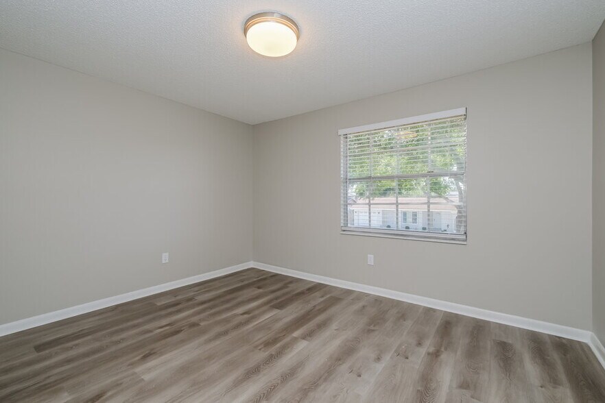 Building Photo - 12526 Cardiff Dr