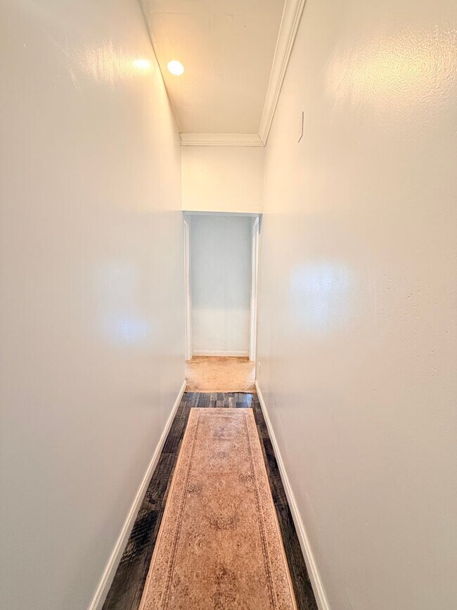 Building Photo - 941-941 Bayonne St