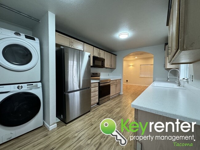 Building Photo - Captivating Multi-level 4Bed/2Bath Tacoma ...