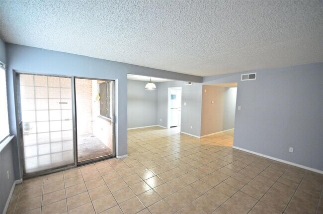 Building Photo - 7022 S Dairy Ashford Rd
