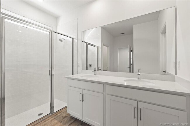 Building Photo - 14135 SW Safi Ter