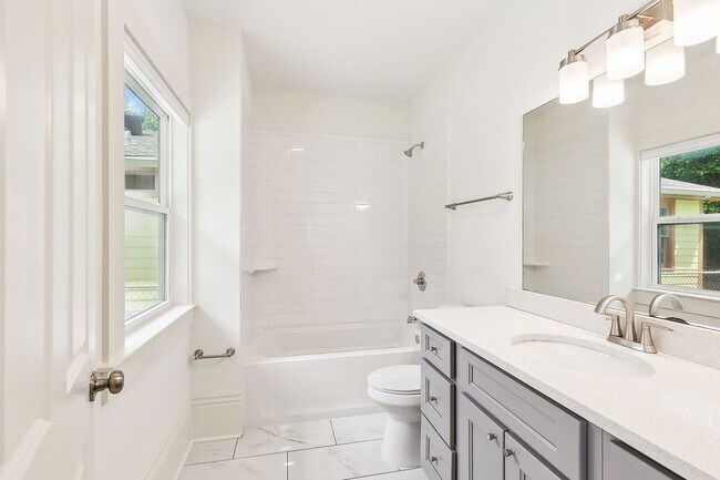 Building Photo - 2120 S Liberty St