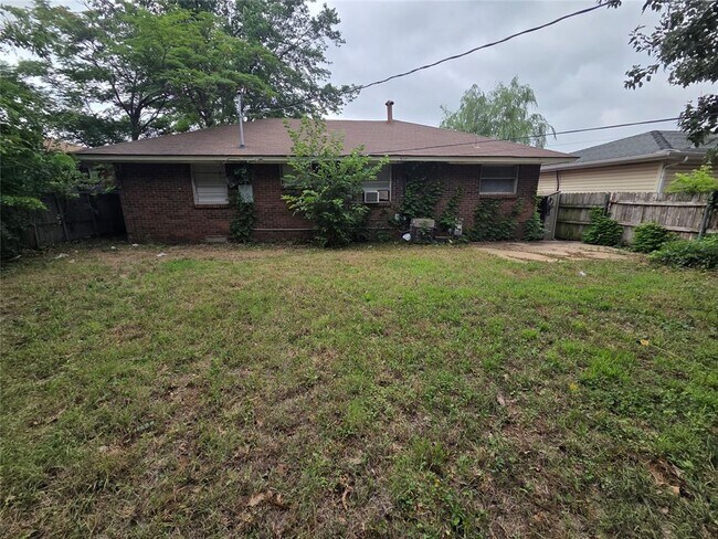 Building Photo - 1005 SW 53rd St