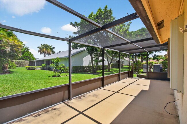 Building Photo - 2925 Riviera Dr