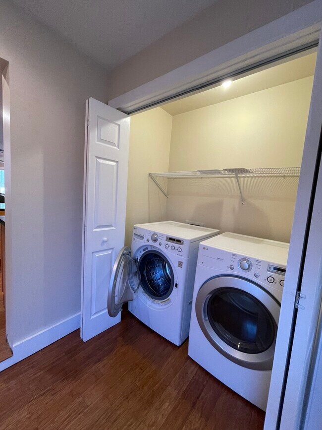 Building Photo - 524 7th Ave