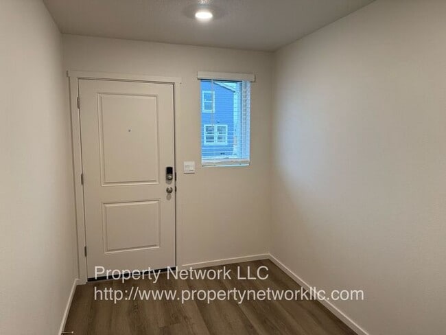 Building Photo - Great 3 Bedroom Gresham Townhouse
