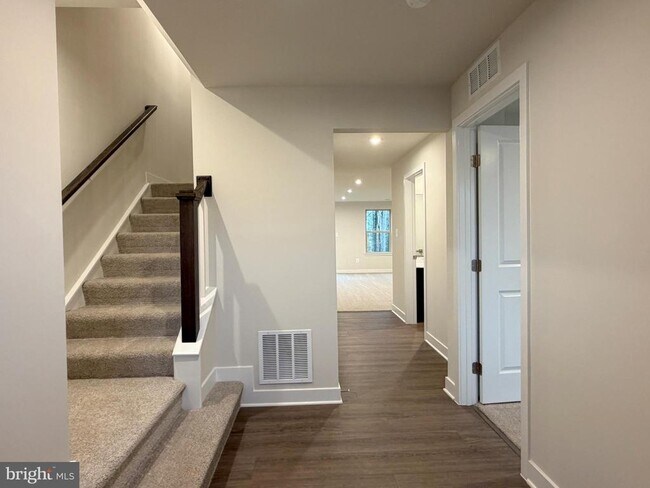 Building Photo - 9331 Klamath Ct