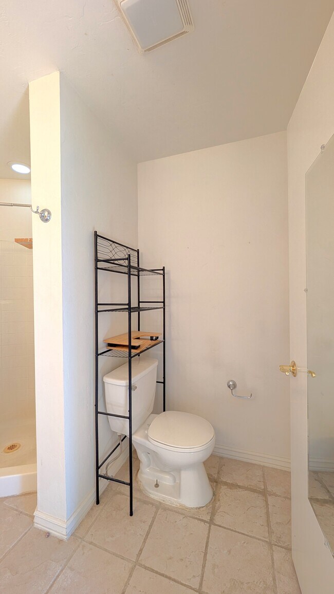 Building Photo - 1514 N Elaine Way