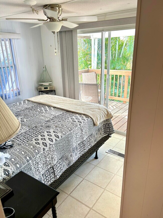 Building Photo - 425 Bougainvilla Dr