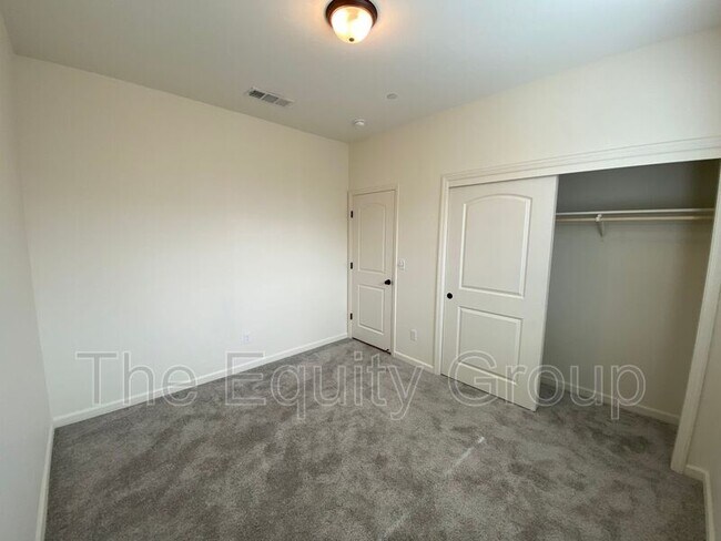 Building Photo - 3212 N Noyes Ct