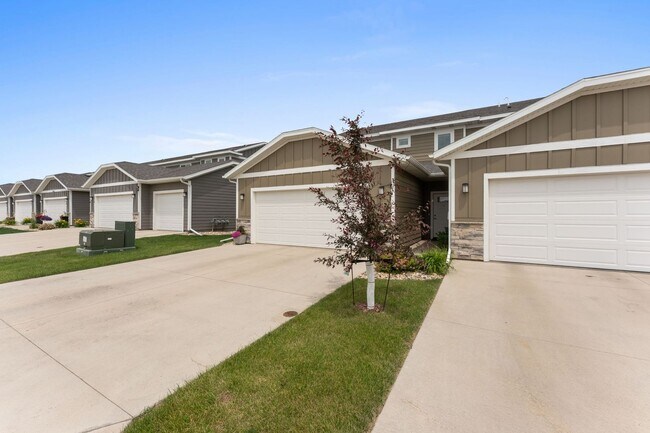Building Photo - 4500 E Whisper Ridge Pl