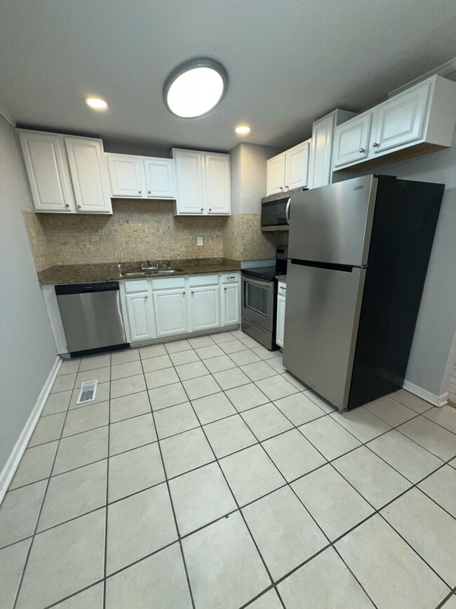 Building Photo - 5020 Shirley Ann Dr