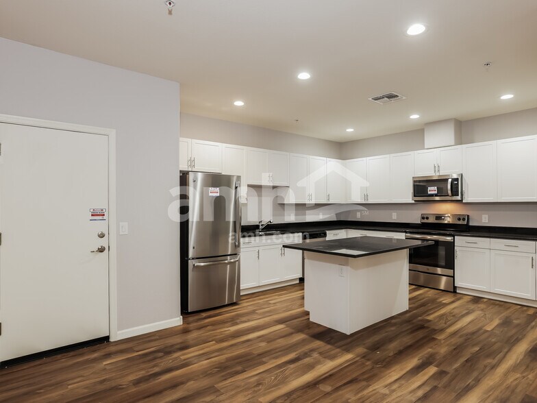 Building Photo - 20709 W Stone Hill Rd