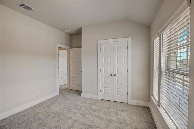 Building Photo - 2417 Caddo Canoe Dr