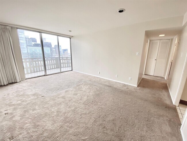 Building Photo - 2016 Main St