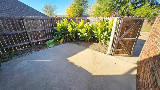 Building Photo - 11921 Shady Trail Ln