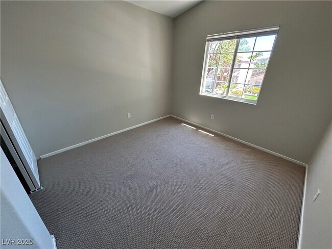 Building Photo - 1221 Diamond Valley St