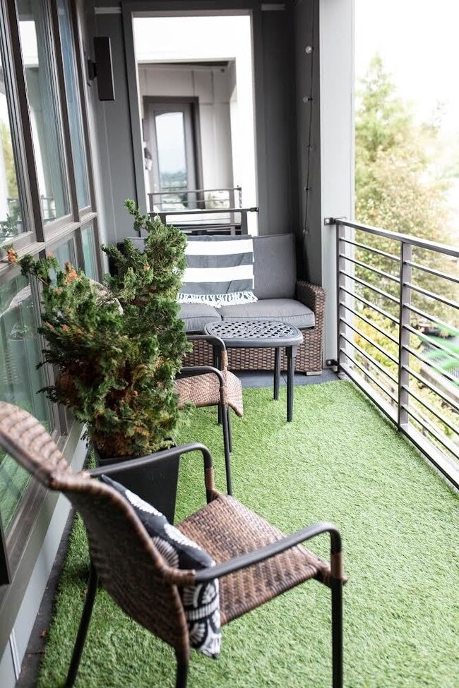 Building Photo - "Charming 3 Bed, 3 1/2 Baths Townhouse in Nashville's Desirable 37204 Neighborhood!" In The Heart...