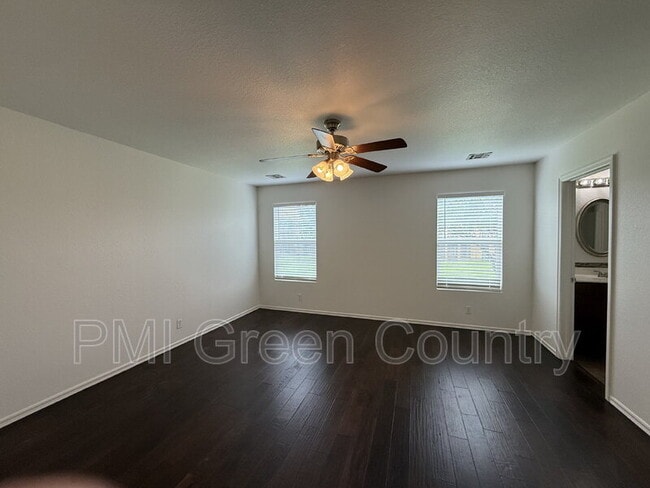 Building Photo - 4040 W 105th St S