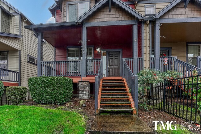 Building Photo - Gorgeous Four Bedroom Townhome in Hillsboro!
