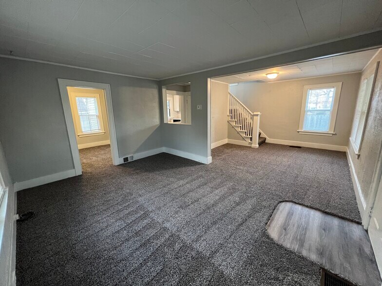 Building Photo - 1210 Mason St NE