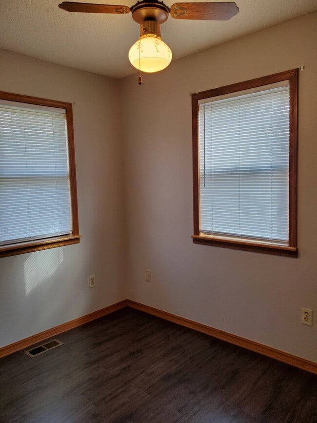 Building Photo - 315 N Cheatham