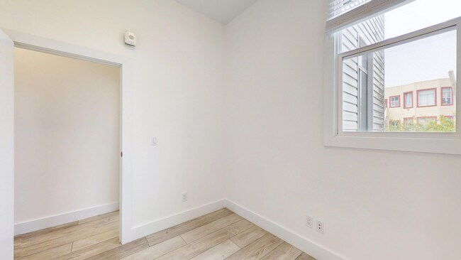 Building Photo - 759 6th Ave