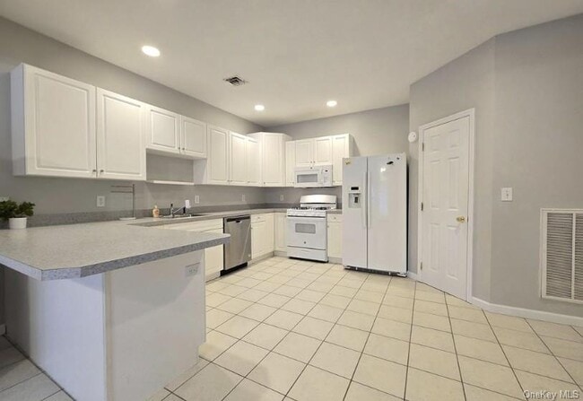 Building Photo - 19 Sunflower Ridge Rd