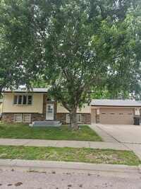 Building Photo - 4 BED | 2 BATH | DOUBLE GARAGE | PET NEGOT...