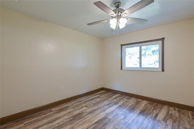 Building Photo - 1846 SE Lake Weir Ave