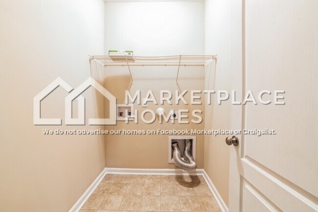 Building Photo - 405 Peppermint Dr