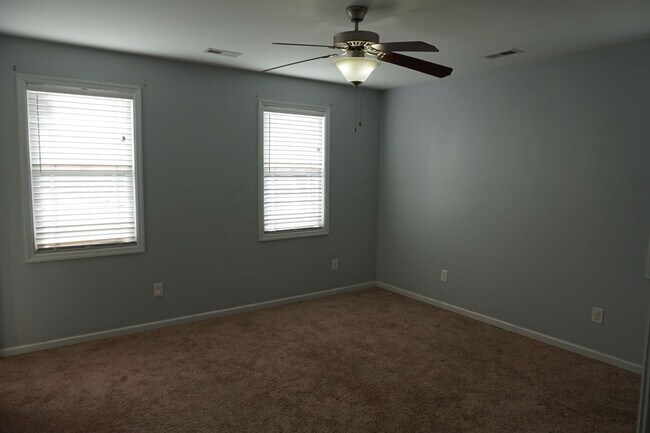Building Photo - 3 Bedroom 2.5 Bathroom with a Bonus Room located in The Cottages at Petersburg Subdivision, Richl...