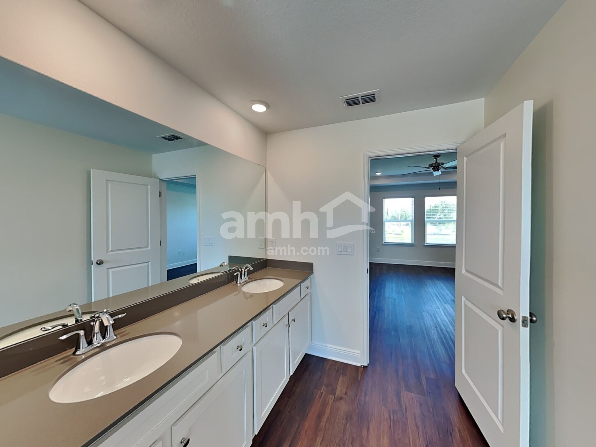 Building Photo - 14620 Cedar Ml Dr