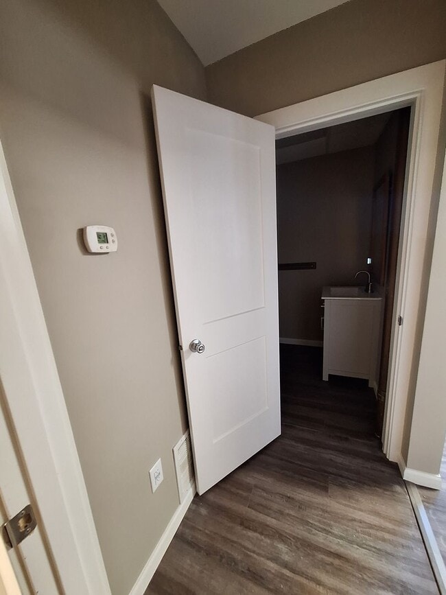 Building Photo - 2 Bedroom Home - Open August 1st!