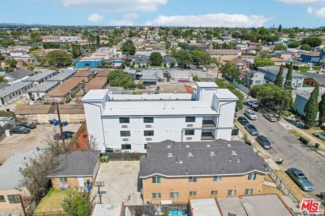 Building Photo - 3221 W 71st St