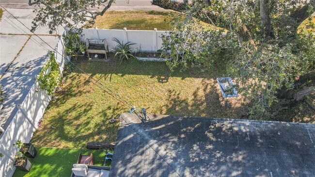 Building Photo - 709 SW 7th Ave