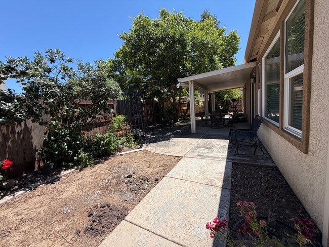 Building Photo - Spacious 4-Bedroom Elk Grove Home with Updated Kitchen, Quartz Countertops! VIEW TODAY!