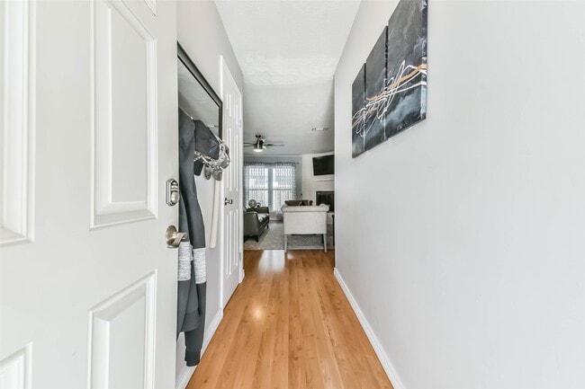 Building Photo - 3205 Brookhurst Ln