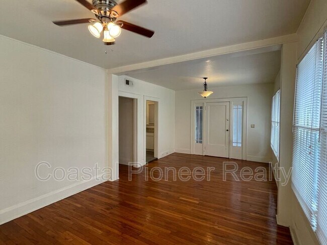 Building Photo - 4015 N Seminole Ave