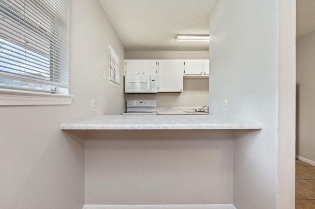 Building Photo - 29 Cape Dr NW