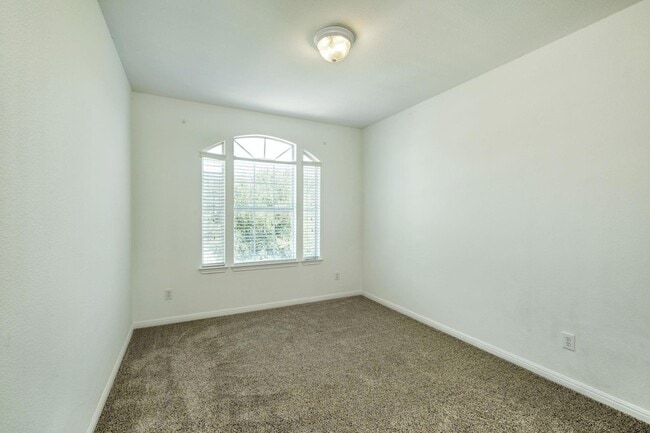 Building Photo - 2403 Vestavia Ridge Ln