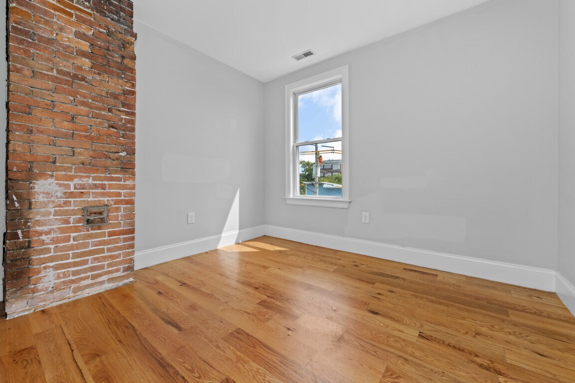 Building Photo - 148 Bremen St