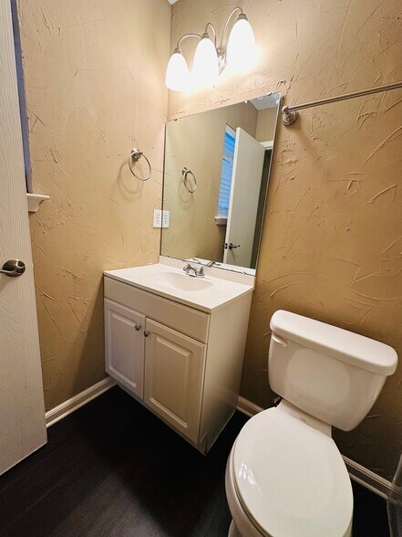 Building Photo - 1815 Gracy Farms Ln
