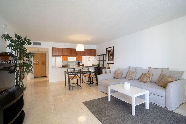 Building Photo - 1200 Brickell Bay Dr